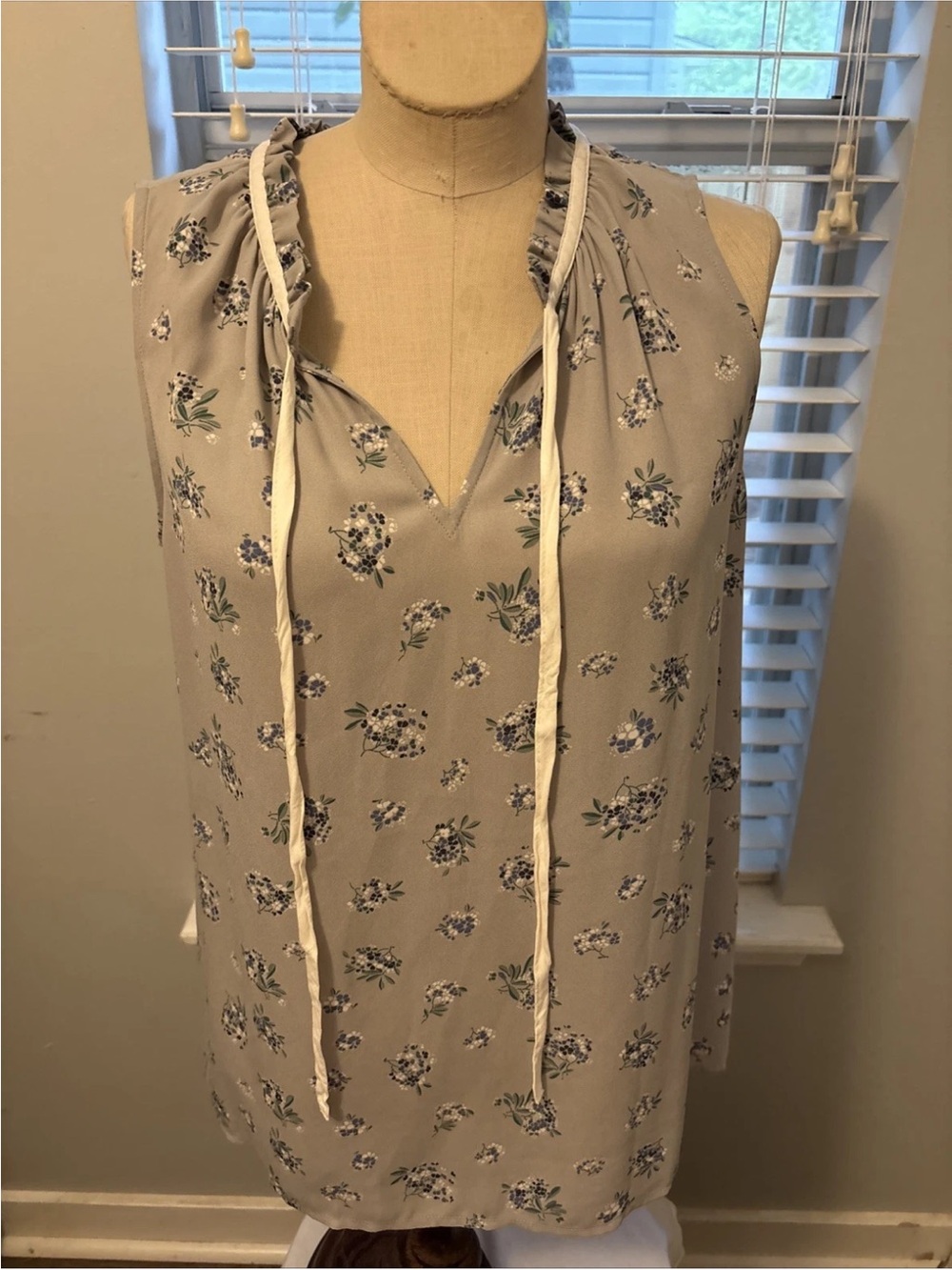 LOFT Gray Floral Sleeveless Tie-Neck Blouse